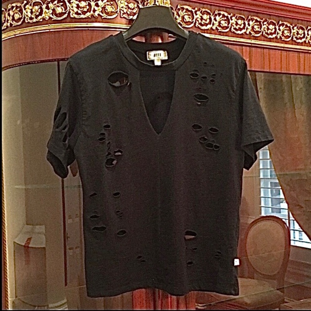 NYTT Distressed Keyhole Black Cotton Top sz.S